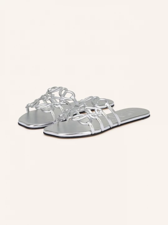 Obrázek produktu Loewe Pantofle Petal Anagram stříbrná