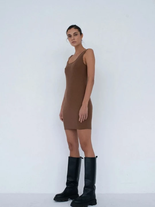 Obrázek produktu Muuv. Muuv bodycon šaty s viskózou CIEO hnědá
