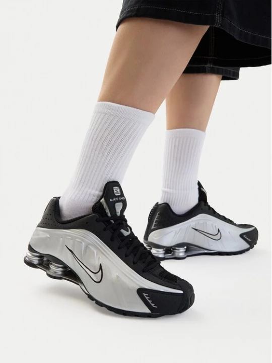 Obrázek produktu Nike Sneakersy Shox R4 HQ1988 007 Stříbrná