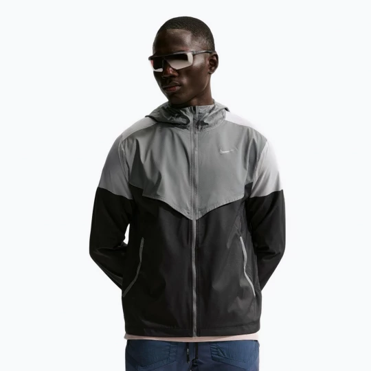 Obrázek produktu Pánská běžecká bunda Nike Impossibly Light Windrunner smoke grey / wolf grey / black