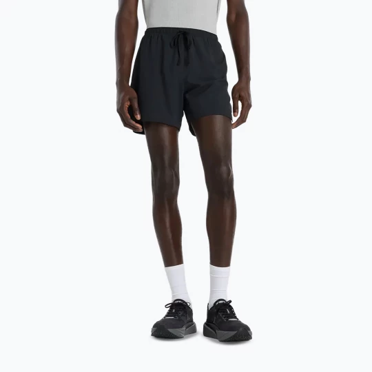Obrázek produktu Pánské běžecké šortky New Balance Run Essentials 5" black Červená
