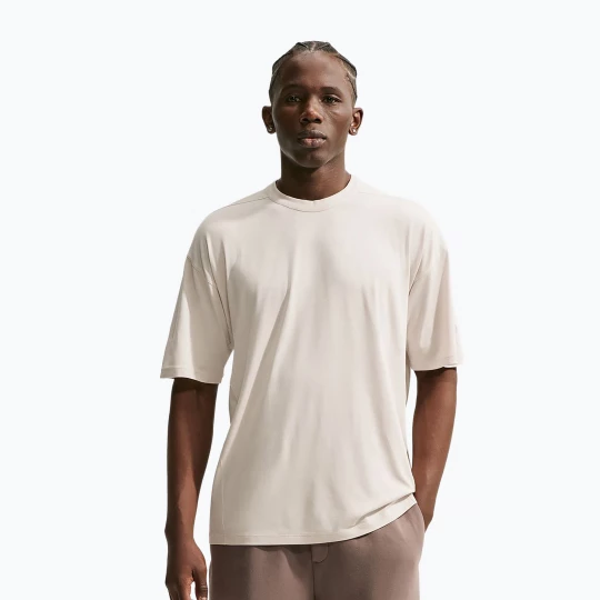 Obrázek produktu Pánské tréninkové tričko Nike 24.7 ImpossiblySoft Light light orewood brown / sail / lilght iron ore Béžová