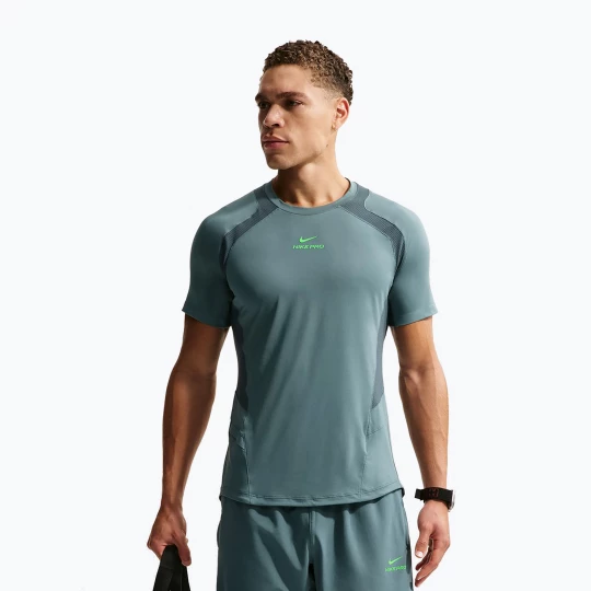 Obrázek produktu Pánské tréninkové tričko Nike Pro Training Dri-Fit mineral slate / faded spruce / green strike Modrá