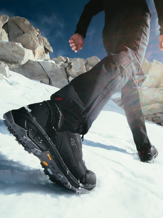 Obrázek produktu Pánské vysoké trekingové boty ICE CRACKER s izolací Primaloft - černé 4F
