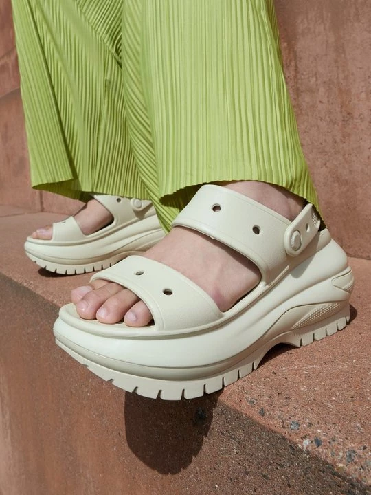 Obrázek produktu Pantofle na podpatku Crocs světle hnědošedá