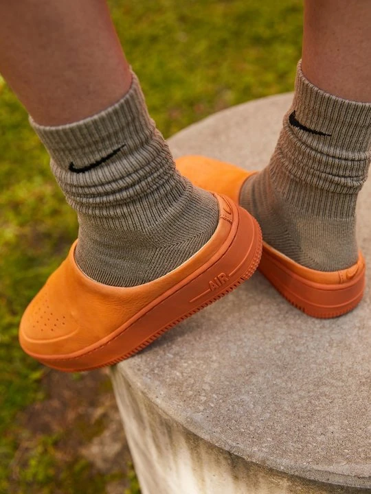 Obrázek produktu Pantofle Nike oranžová