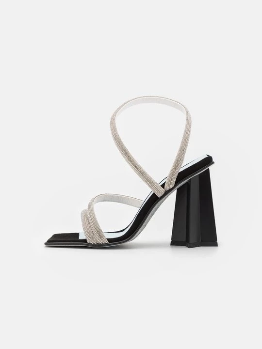 Obrázek produktu Páskové sandály Chiara Ferragni černá