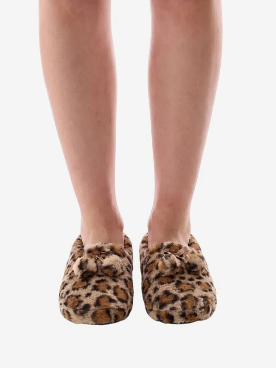 Obrázek produktu Penti Ponožky 'PENTI Pelzige Leoparden-Hausschuhe mit Bommel' karamelová