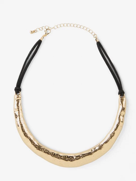 Obrázek produktu Přiléhavý náhrdelník choker s tepaným kovovým prvkem BonPrix