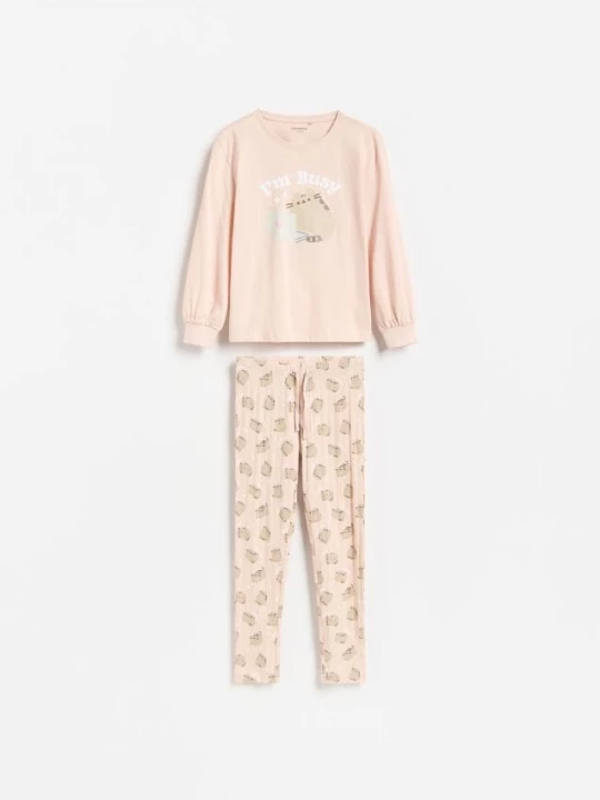 Obrázek produktu Reserved - Bavlněná pyžamová souprava Pusheen - pastelově růžová