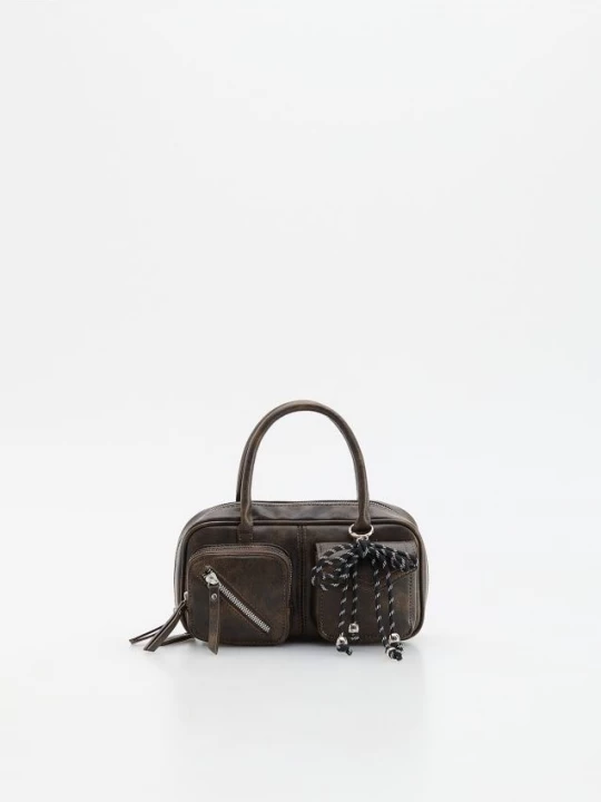 Obrázek produktu Reserved - Kabelka city bag s přívěskem - tmavě hnědá