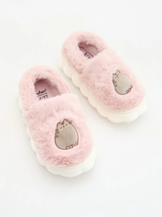Obrázek produktu Reserved - Nazouvací pantofle Pusheen - růžová