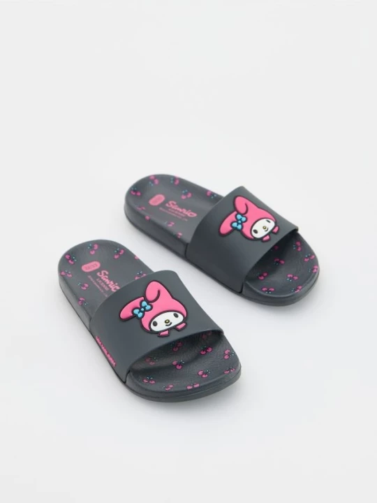 Obrázek produktu Reserved - Pantofle My Melody - tmavě šedá