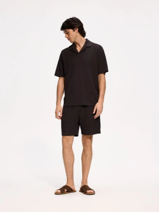 Obrázek produktu Reserved - Strukturální polo comfort fit - tmavě hnědá