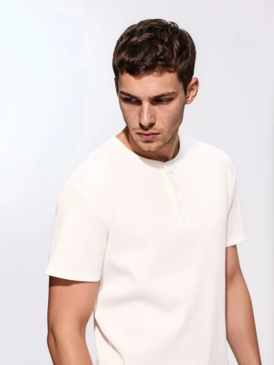 Obrázek produktu Reserved - Tričko henley slim fit - krémová