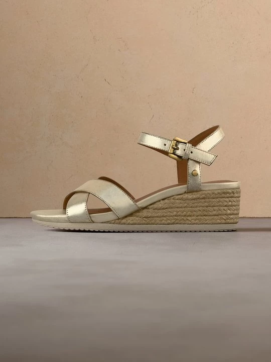 Obrázek produktu Sandály na klínu Geox zlatá barva