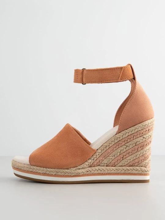 Obrázek produktu Sandály na klínu Toms hnědá