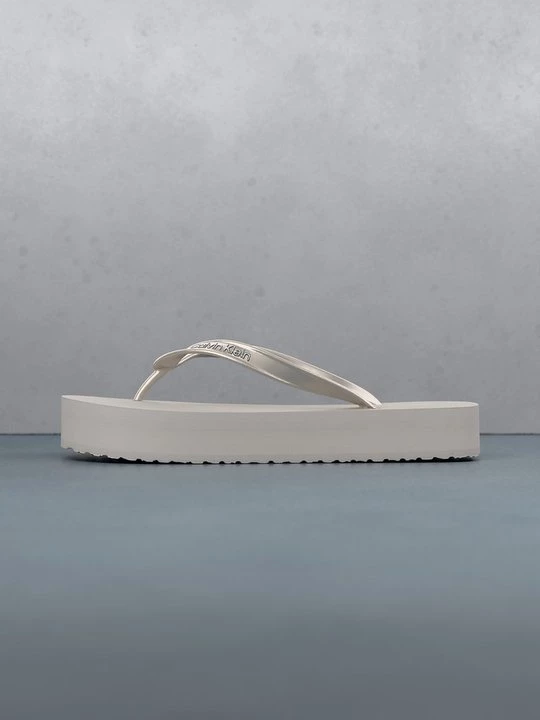 Obrázek produktu Sandály s odděleným palcem Calvin Klein stříbrná