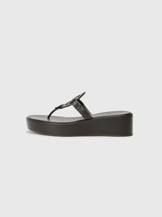 Obrázek produktu Sandály s odděleným palcem Tory Burch světlehnědá
