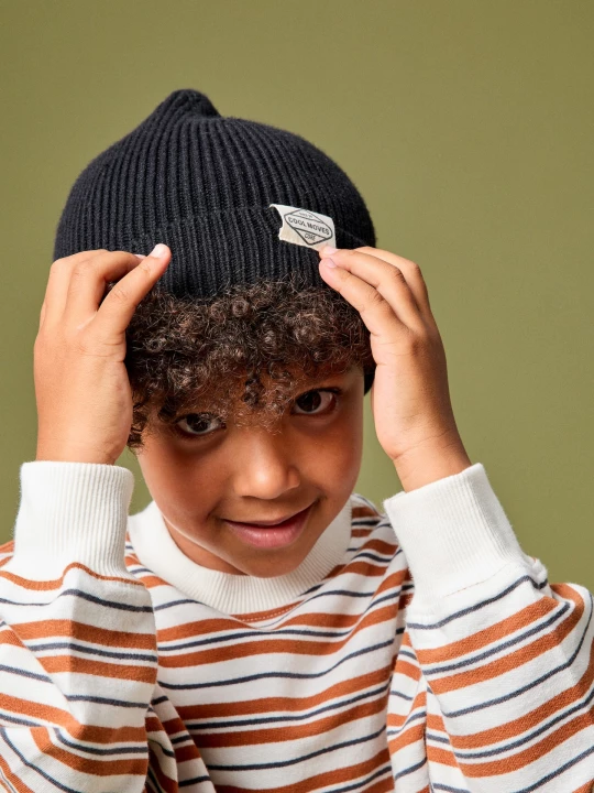 Obrázek produktu Sinsay - Czapka beanie z wiskozą i naszywką - czarny