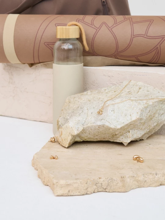 Obrázek produktu Sinsay - Náhrdelník s přívěskem ve tvaru třešně - zlatá