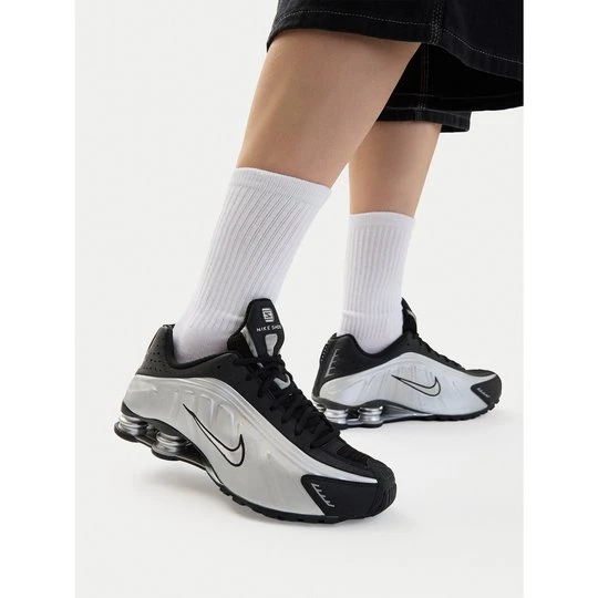 Obrázek produktu Sneakersy Nike Shox R4 HQ1988 007 Stříbrná