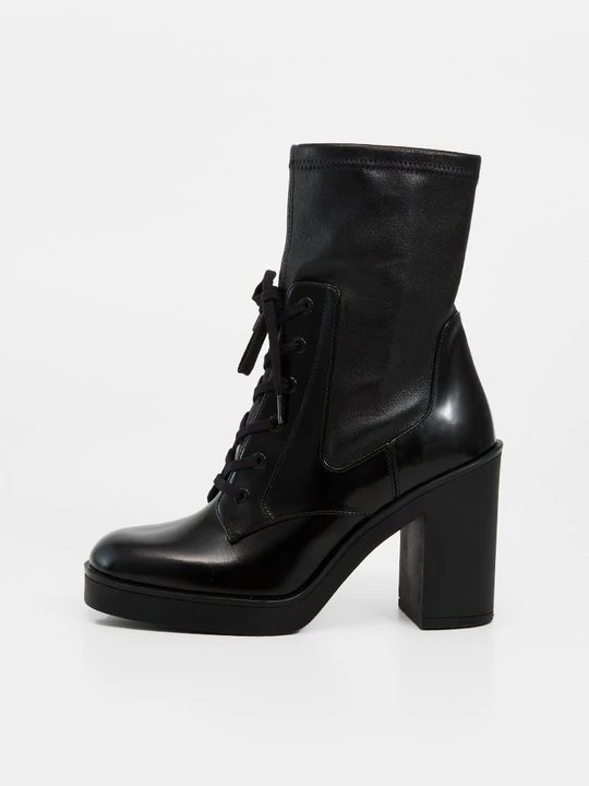 Obrázek produktu Šněrovací kotníkové boty Stuart Weitzman