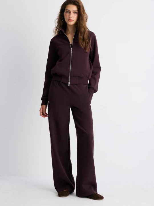 Obrázek produktu Stradivarius B09 Zkrácená Mikina Se Zipem A Stojáčkem Dark Purple