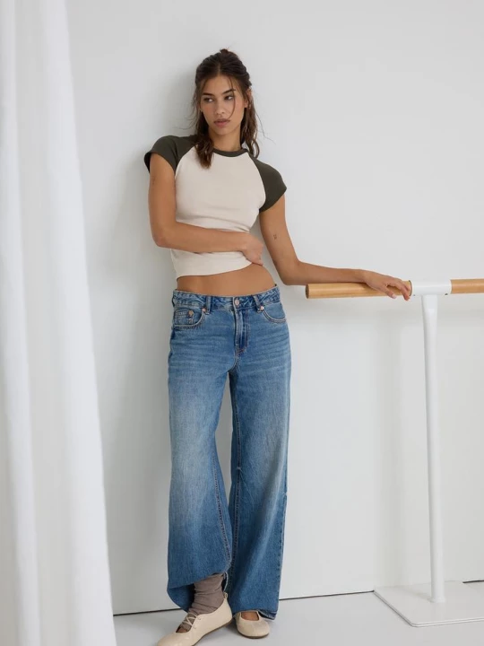 Obrázek produktu Stradivarius Džíny D91 S Low Waist Střihem A Širokými Nohavicemi Přebarvená Modrá