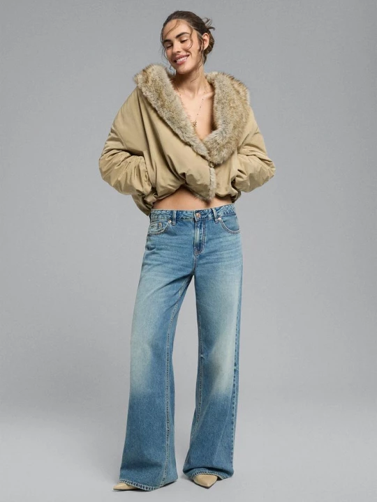 Obrázek produktu Stradivarius Džíny D91 S Low Waist Střihem A Širokými Nohavicemi Přebarvená Modrá
