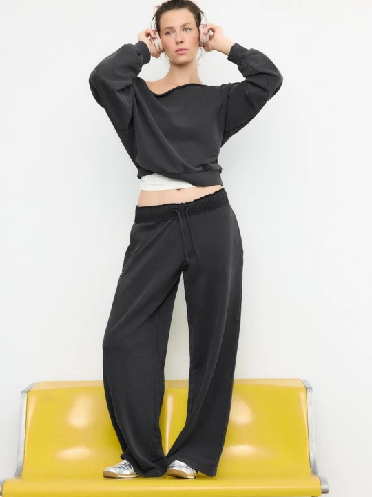 Obrázek produktu Stradivarius Jogger Kalhoty Straight Fit S Opraným Efektem Dark Grey