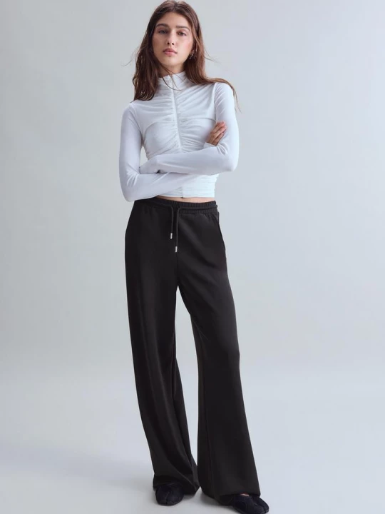 Obrázek produktu Stradivarius Kalhoty Jogger Palazzo S Jemným Povrchem Black