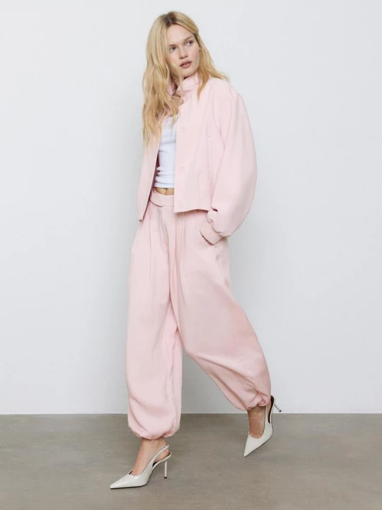 Obrázek produktu Stradivarius Kalhoty S Nízkým Sedem, Záševky A Sponou Pastel Pink