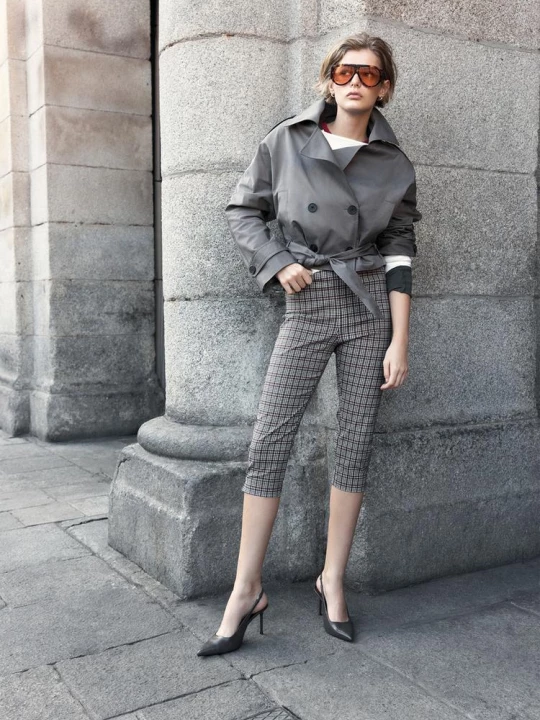 Obrázek produktu Stradivarius Kostkované Kalhoty Capri Režná