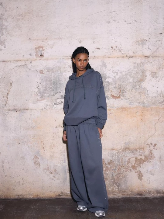 Obrázek produktu Stradivarius Mikina S Kapucí, Výšivkou A Cvočky Dark Grey