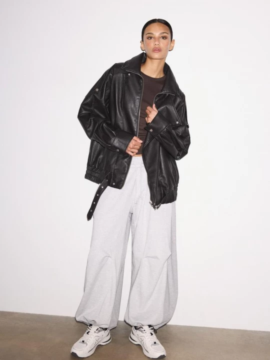 Obrázek produktu Stradivarius Oversize Bunda Klopami Imitace Kůže Black