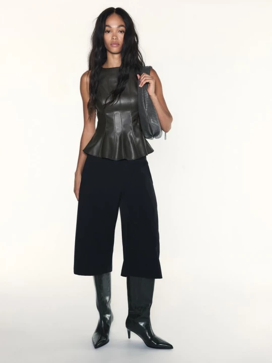 Obrázek produktu Stradivarius Peplum Top Z Imitace Kůže Bez Rukávů Khaki