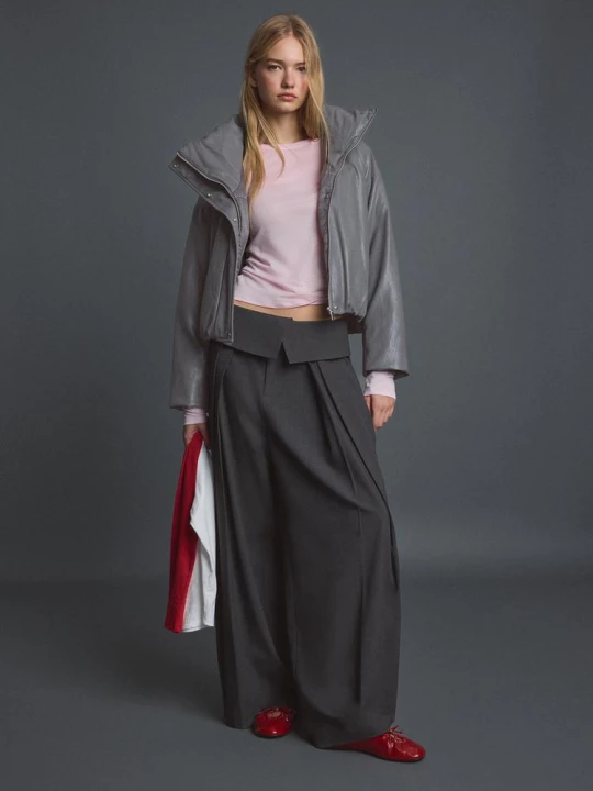 Obrázek produktu Stradivarius Prošívaná Bunda S Vysokým Límcem A Imitací Kůže Tmavě Šedá