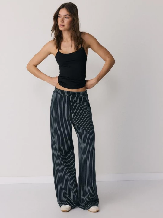 Obrázek produktu Stradivarius Proužkované Kalhoty Palazzo Jogger S Měkkým Omakem Dark Grey