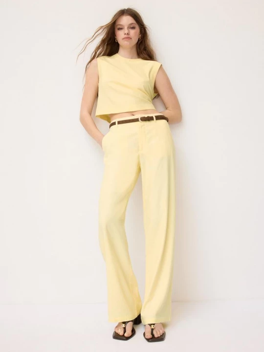 Obrázek produktu Stradivarius Rovné Kalhoty Se Vzhledem Lnu A Páskem Pale Yellow