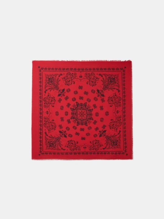 Obrázek produktu Stradivarius Šátek Bandana S Potiskem A Jemným Povrchem Red