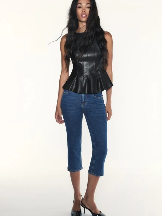 Obrázek produktu Stradivarius Top Bez Rukávů S Peplum A Imitací Kůže Černá