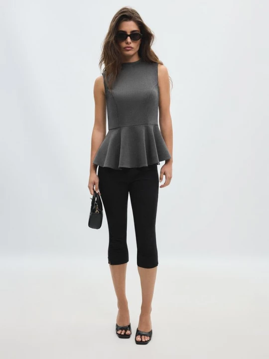 Obrázek produktu Stradivarius Top Bez Rukávů S Peplum Volánem A Stojáčkem Pearl Grey