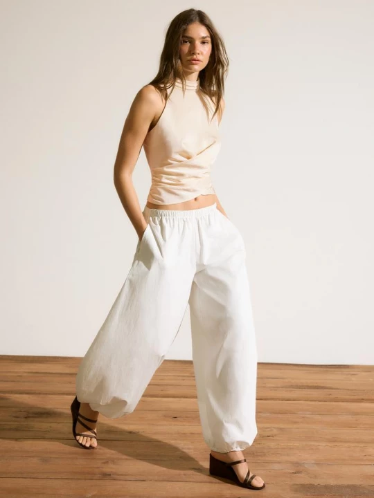 Obrázek produktu Stradivarius Top Halter S Nabíráním Ze Saténového Efektu Vanilla