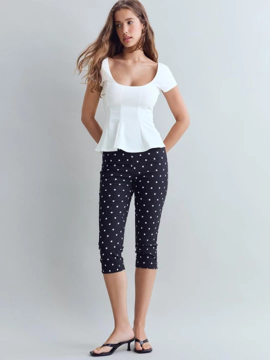 Obrázek produktu Stradivarius Top S Peplum Lemem A Krátkými Rukávy Ecru