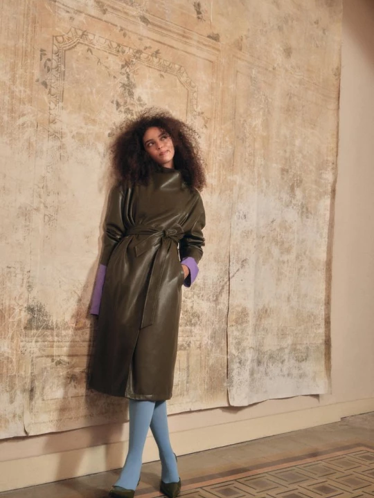 Obrázek produktu Stradivarius Dlouhý Trenčkot Z Imitace Kůže S Vodopádovým Límcem Khaki