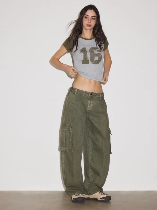 Obrázek produktu Stradivarius Tričko S Krátkým Rukávem A Potiskem Khaki