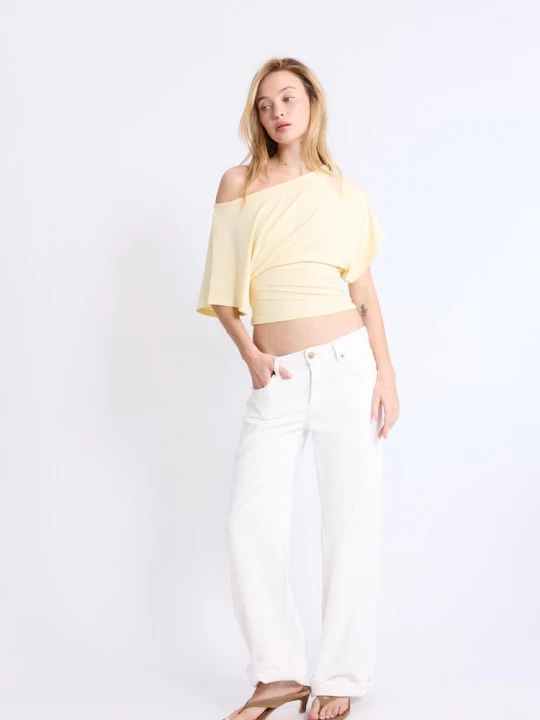 Obrázek produktu Stradivarius Tričko S Lodičkovým Výstřihem A Krátkým Rukávem Pastel Yellow