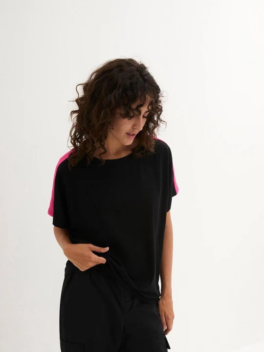 Obrázek produktu T-shirt z neonowymi paskami BonPrix czarny