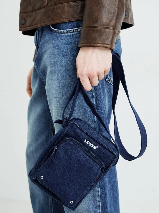 Obrázek produktu Taška s příčným popruhem Levi's tmavě modrá